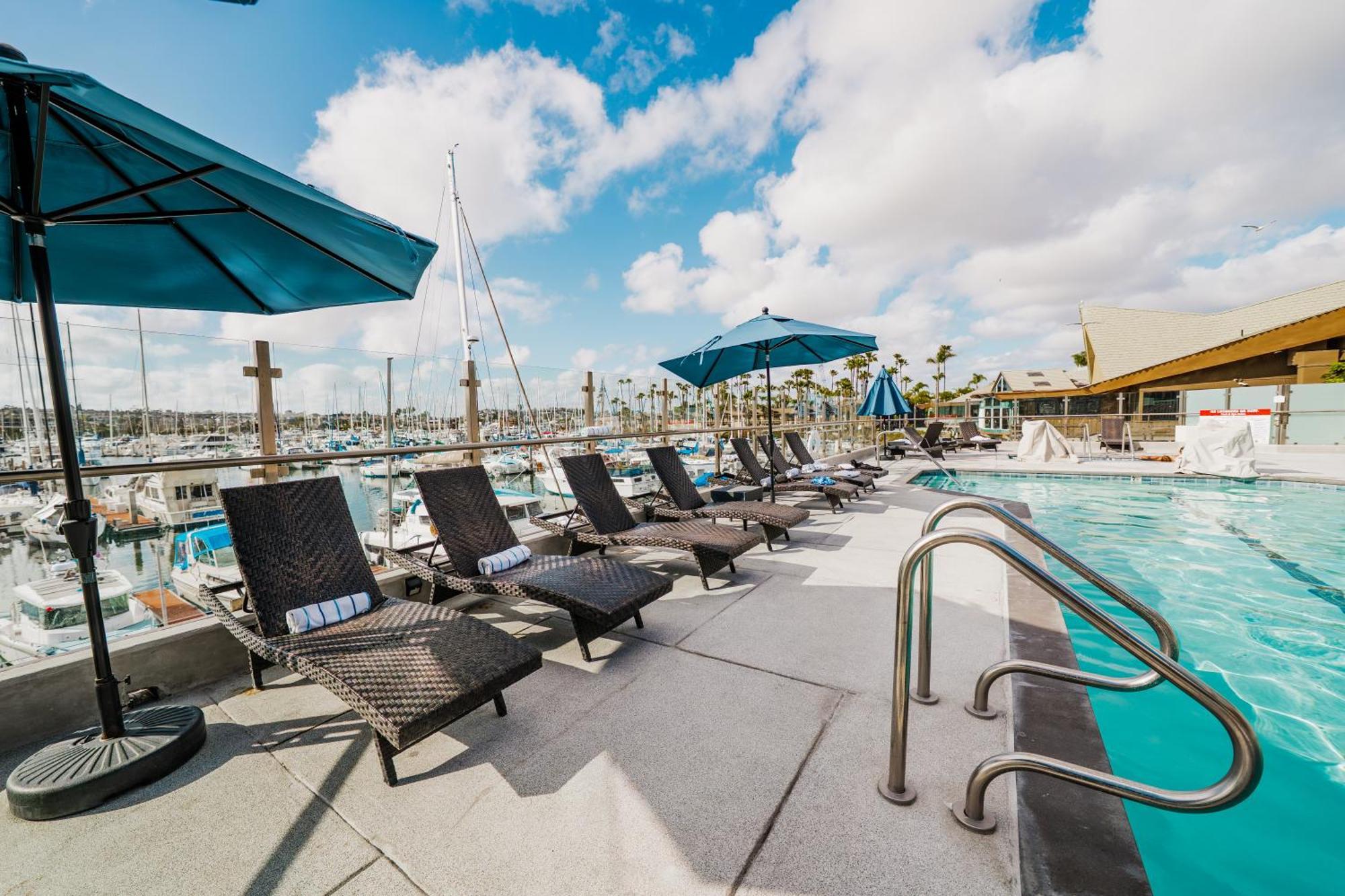 Hotel Bay Club And Marina