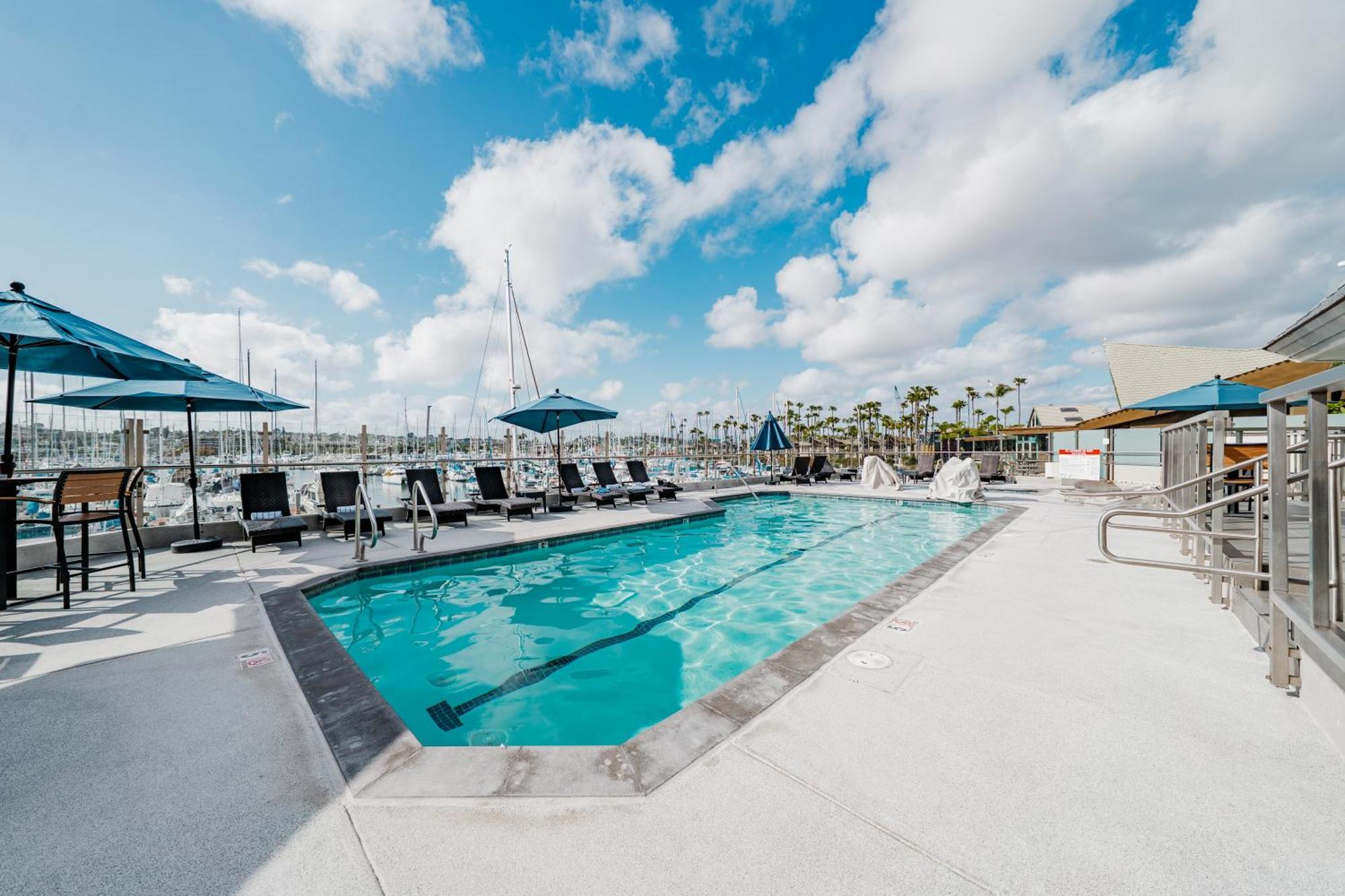 Hotel Bay Club And Marina 3*